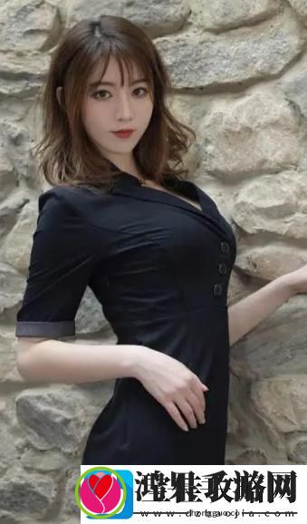 ****丰满**区蜜臀涩图展现迷人魅力，网友：性感十足，让人心动！