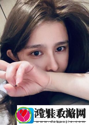 美女主播直播间展示演技哭诉自己儿时遭遇称穷怕了希望大家打赏