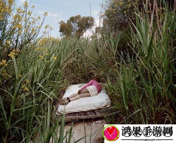 少妇野外打野战