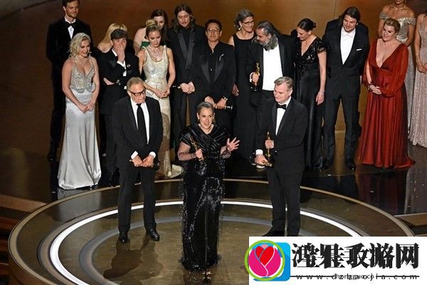 导演诺兰及其配偶受封爵士